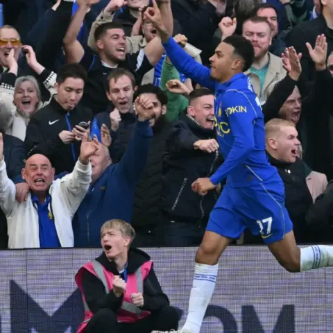Chelsea, Manchester United'ı İkinci Yarıdaki Gollerle Geçti