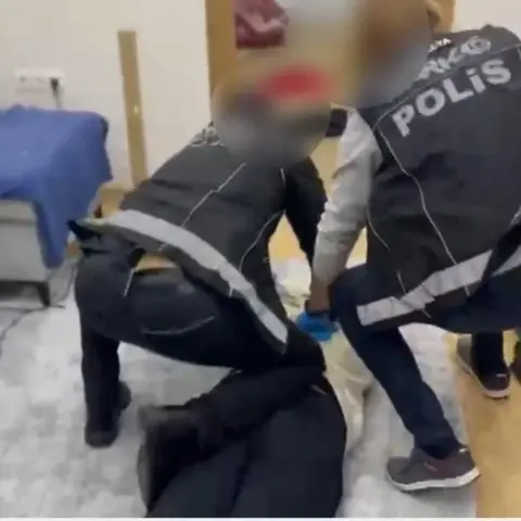 Antalya'da polisten zehir tacirine operasyon anbean kamerada