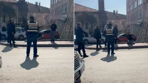 Meydanda korku dolu anlar! Eli bıçaklı şahıs polis ekiplerini teyakkuza geçirdi