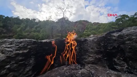 İlk olimpiyat ateşi' efsanesinin adresi Yanartaş'a turistler akın etti