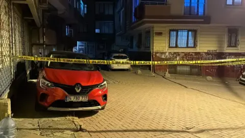 Zeytinburnu’nda silahlı kavga! Kurşunlar evlere ve iş yerine isabet etti