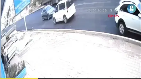 Mardin'de otomobilin çocuğa çarptığı kaza anı güvenlik kamerasına yansıdı
