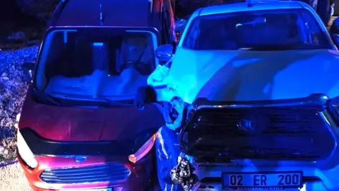 Kahta'da İki Araç Çarpıştı: 4'ü Çocuk 8 Yaralı
