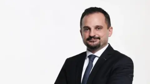 Fon soruşturmasında Türkiye Sigorta Genel Müdür Yardımcısı Gürol Sami Özer tutuklandı