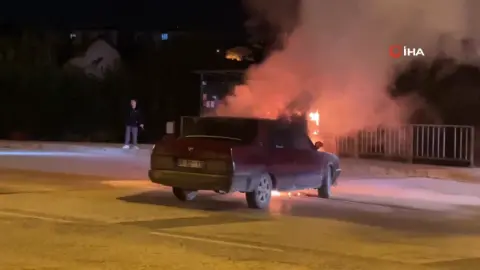 Düzce'de kavşakta istop eden araç alev aldı