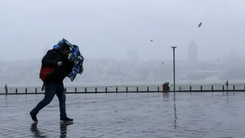 İstanbul'da yağmur kaç gün sürecek? Bugün İstanbul'da saat kaça kadar yağmur var? 27 Ekim AKOM ve Valilik'ten sarı kod uyarısı
