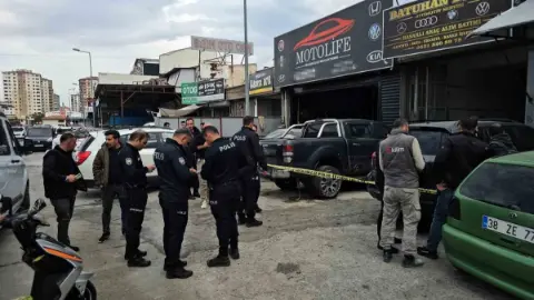 Oto tamircisine gelen grup dehşet saçtı! Üç kişi tüfekle vuruldu