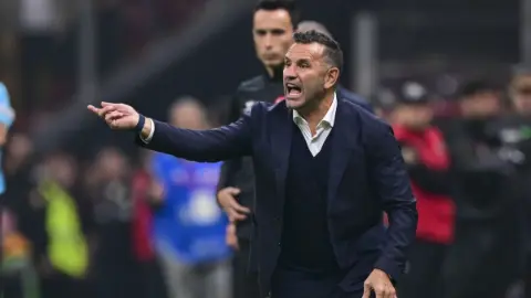 Okan Buruk'tan derbi galibiyeti sonrası açıklama: Fenerbahçeli oyunculara gönderme