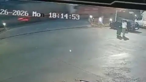 Konya'da pancar yüklü römorka tır arkadan çarptı: Tonlarca pancar yola saçıldı, o anlar kamerada