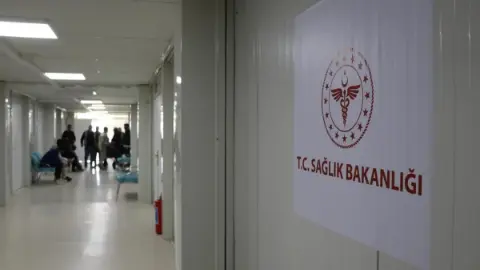 28-29 Ekim hastaneler açık mı, yarım gün mü? Bugün sağlık ocakları çalışıyor mu, öğleden sonra kapalı mı? 28 Ekim Çarşamba ve 29 Ekim Perşembe poliklinik ve acil servis mesai saatleri