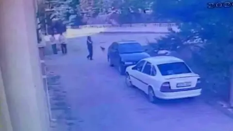 Bolu'da pes dedirten hırsızlık: Park halindeki otomobile girip saat çaldı: