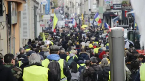 Fransa’da protestolar esnafı vurdu: Mağazaların satışları yüzde 80 çakıldı