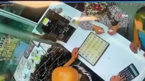 Hatay'da 100 bin TL değerinde hırsızlık: Kuyumcuyu oyalayıp altınları çaldılar