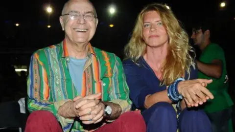Mazhar Alanson'un eşi Biricik Suden çocukları sevmemesinin sebebinin hastalığı olduğunu açıkladı