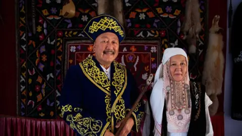Kazakistan’da 7 rakamı geleneği: Plakalar için binlerce dolar ödüyorlar