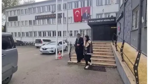 Kapıyı kartla açıp ziynet eşyalarını çaldı: 35 kamera tek tek incelendi