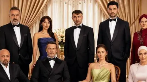 Kızılcık Şerbeti'nde sürpriz ayrılık! Kızılcık Şerbeti oyuncusu diziyi bıraktığını açıkladı:'Böyle bir işin içinde olmak istemiyorum