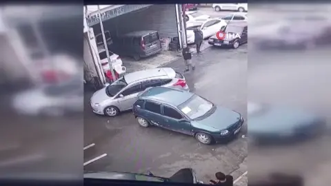 Diyarbakır'daki Sanayi Sitesinde İki Aracın Karıştığı Kaza