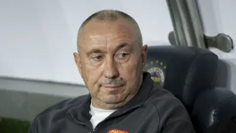 Stoilov, Fenerbahçe galibiyetini yorumladı: Rakibe gereğinden fazla saygı gösterdik