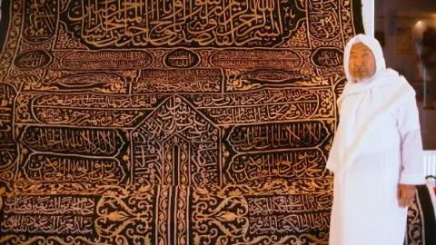 Kâbe'nin Örtüsü: İstanbul'dan Mekke'ye Uzanan Asırlık Sanat Mirası