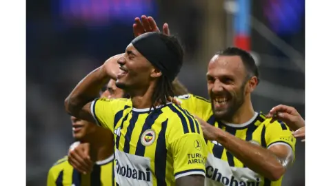 Fenerbahçe - Göztepe ilk 11: Dirk Kuyt ilk maçına çıkıyor | Canlı anlatım