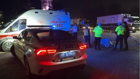 Manisa’da feci kaza: TIR'la çarpışan motosikletin sürücüsü öldü