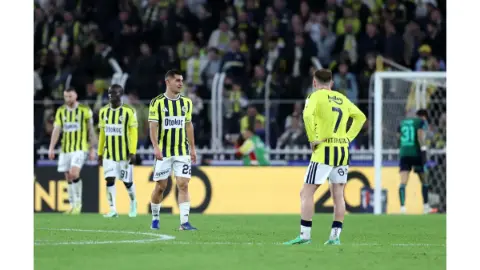 Fenerbahçe, puan durumunda ilk 10'da yer 3 takıma da mağlup oldu