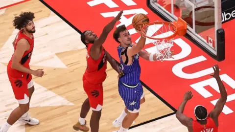 NBA Kupası'nda Scottie Barnes'ın 41 sayıyla oynadığı maçta Raptors, Magic'e kaybetti