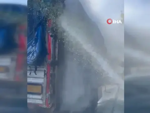 Osmaniye'de tır yangını: Soğukkanlı sürücü çekiciyi dorseden ayırdı