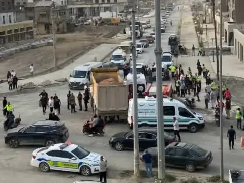 Hatay’da hafriyat kamyonunun altında kalan motosiklet sürücüsü öldü