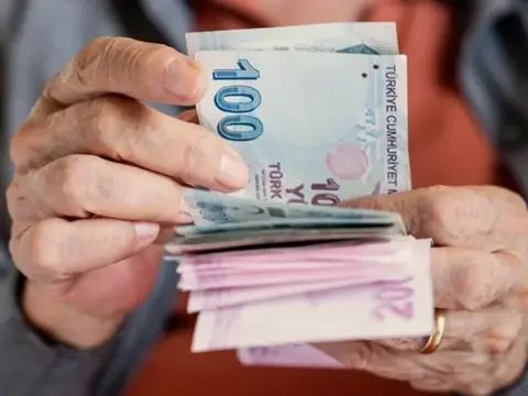 Emekli maaşında yeni senaryo: Ocakta hesaplara ne kadar yatacak?