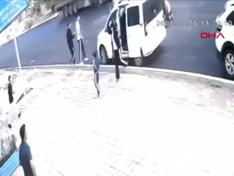 Mardin'de araçtan inen çocuğa otomobil çarptı