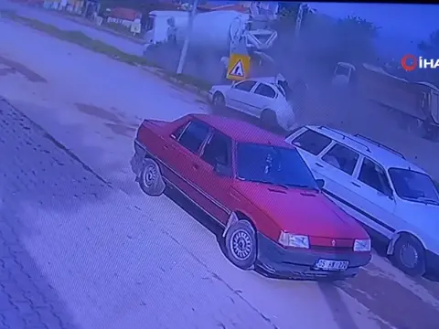 Çorum'da freni patlayan beton mikserinin otomobile çarptığı anlar kamerada