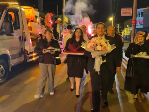 Erzurum'da sıra dışı kız isteme: Çekici üstünde otomobil getirip meşaleler yaktı