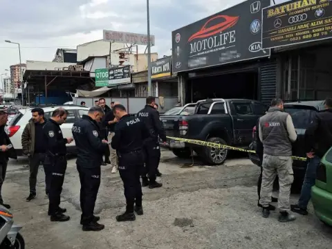 Oto tamircisine gelen grup dehşet saçtı! Üç kişi tüfekle vuruldu