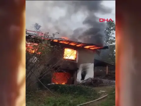 Bartın'da odunlukta çıkan yangın evi kullanılamaz hale getirdi