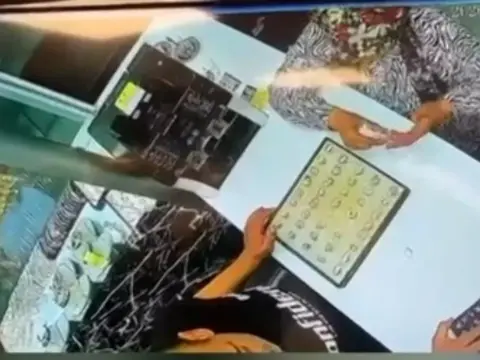 İki kuyumcudan aynı yöntemle çaldılar! 100 bin liralık vurgun kamerada