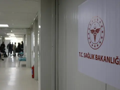 28-29 Ekim hastaneler açık mı, yarım gün mü? Bugün sağlık ocakları çalışıyor mu, öğleden sonra kapalı mı? 28 Ekim Çarşamba ve 29 Ekim Perşembe poliklinik ve acil servis mesai saatleri