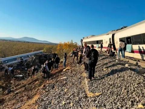 İspanya'da tren kazası: 46 ölü, 150 yaralı
