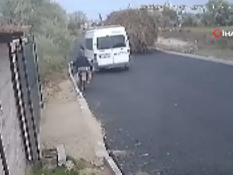 Niğde'de sollama yaparken şarampole devrilen motosikletli ağır yaralandı