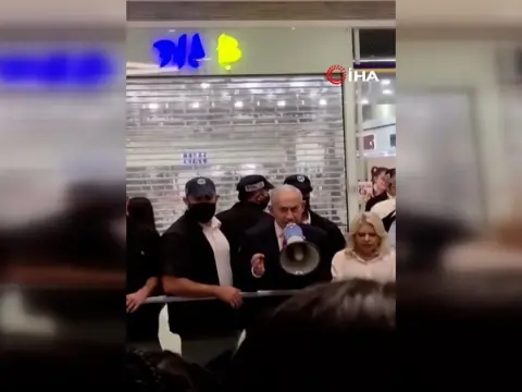 Netanyahu AVM'de sandıkların kapanmasına 1 saat kala megafonu eline aldı ve oy istedi