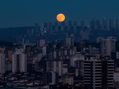 Dolunay uykuyu etkiliyor: Bu gece uyku düzeninize dikkat edin
