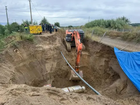 Kanalizasyon kazısında toprak kaydı: Bir işçi hayatını kaybetti