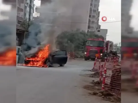 Erdemli'de Park Halindeki Otomobil Alevlere Teslim Oldu