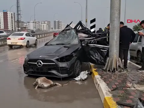 Adana Öğretmenler Bulvarı'ndaki korkunç trafik kazasına ait görüntüler ortaya çıktı