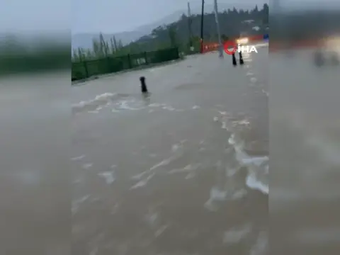 Muğla Dalaman'da sağanak yağış sonrası Tersakan Çayı taştı
