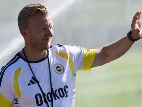 Fenerbahçe, Dirk Kuyt'ı resmen açıkladı