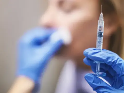 Kalça dolgusu vücuda yayılır mı? Estetik dolguların insan bedenine yıllar içinde yaptıkları dehşete düşürdü