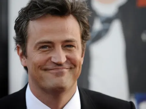 Matthew Perry belgeselinde'Friends' ekibi neden yok? Yönetmen gerçeği açıkladı
