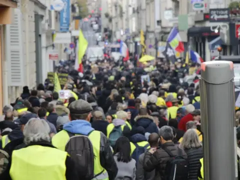 Fransa’da protestolar esnafı vurdu: Mağazaların satışları yüzde 80 çakıldı